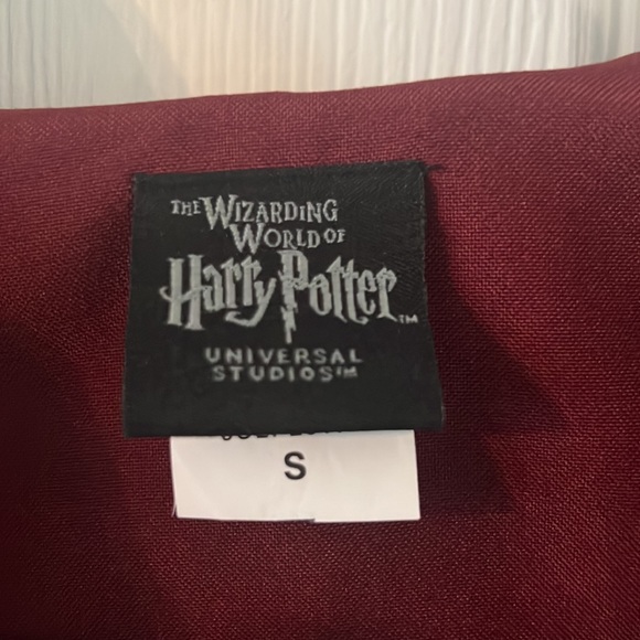Harry Potter men’s small Gryffindor robe from universal studios - Picture 6 of 12
